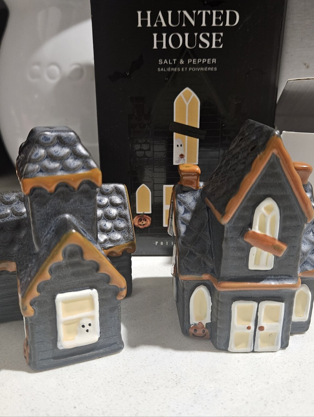 Haunted House Salt And Pepper Shakers - Picture 3 of 7